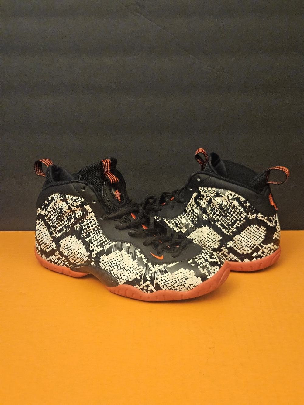 Nike Mid Top Lace Up Athletic Sneakers Black White Orange Snakeskin Size 7 Youth
